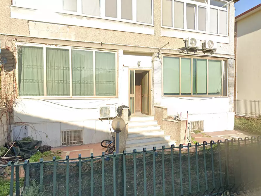 Immagine 3 di Appartamento in vendita  in Via Albidona a Roma