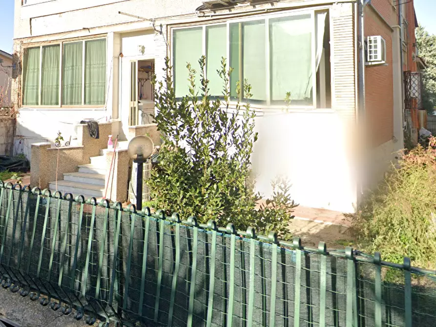 Immagine 4 di Appartamento in vendita  in Via Albidona a Roma