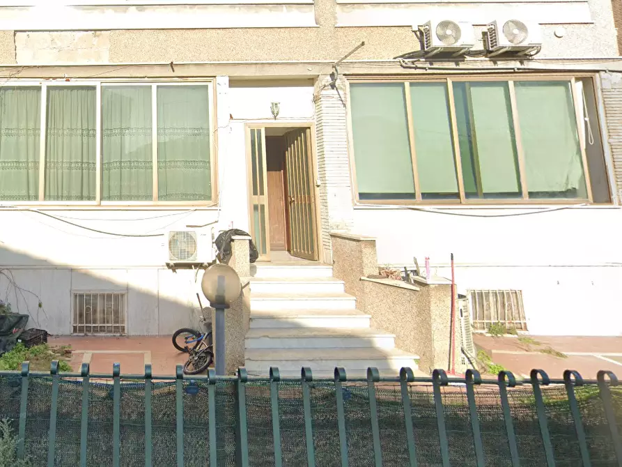 Immagine 5 di Appartamento in vendita  in Via Albidona a Roma