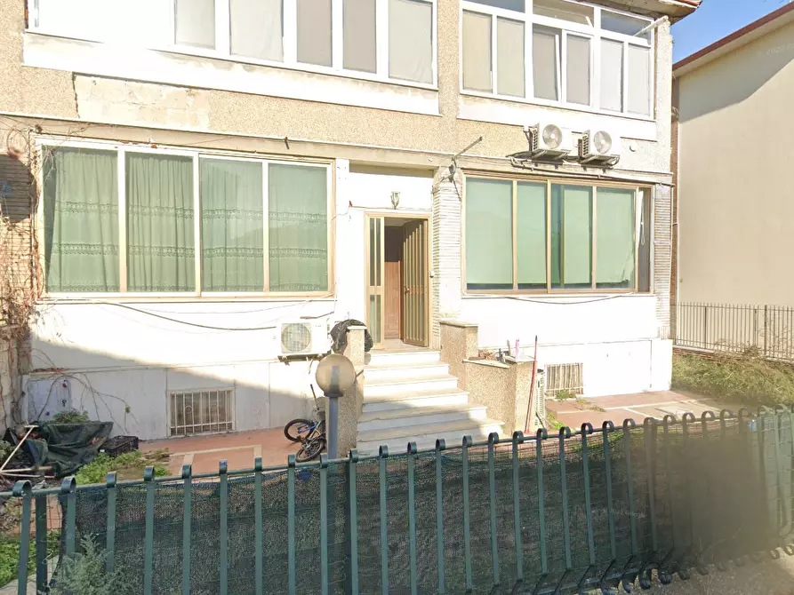 Immagine 6 di Appartamento in vendita  in Via Albidona a Roma