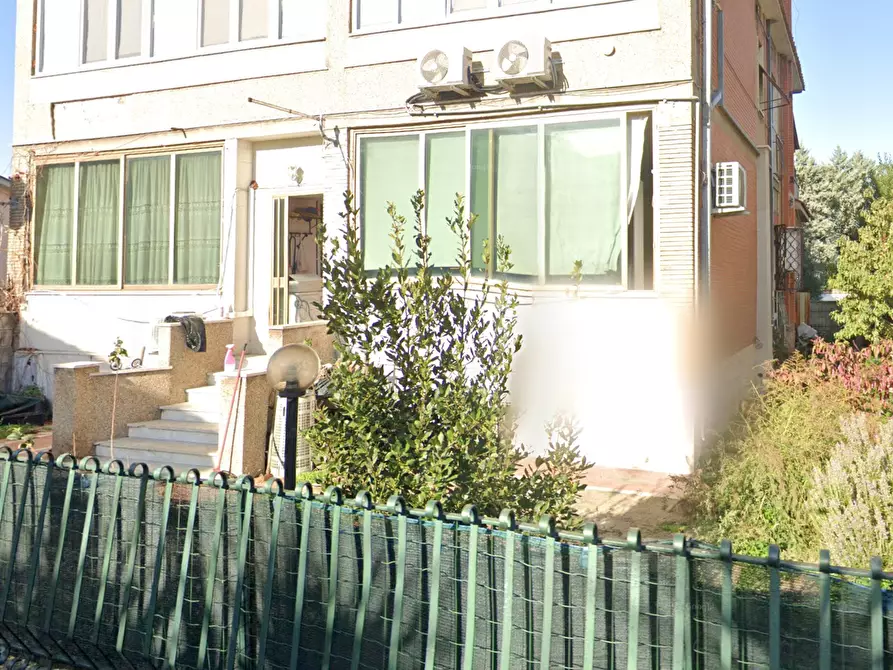 Immagine 8 di Appartamento in vendita  in Via Albidona a Roma