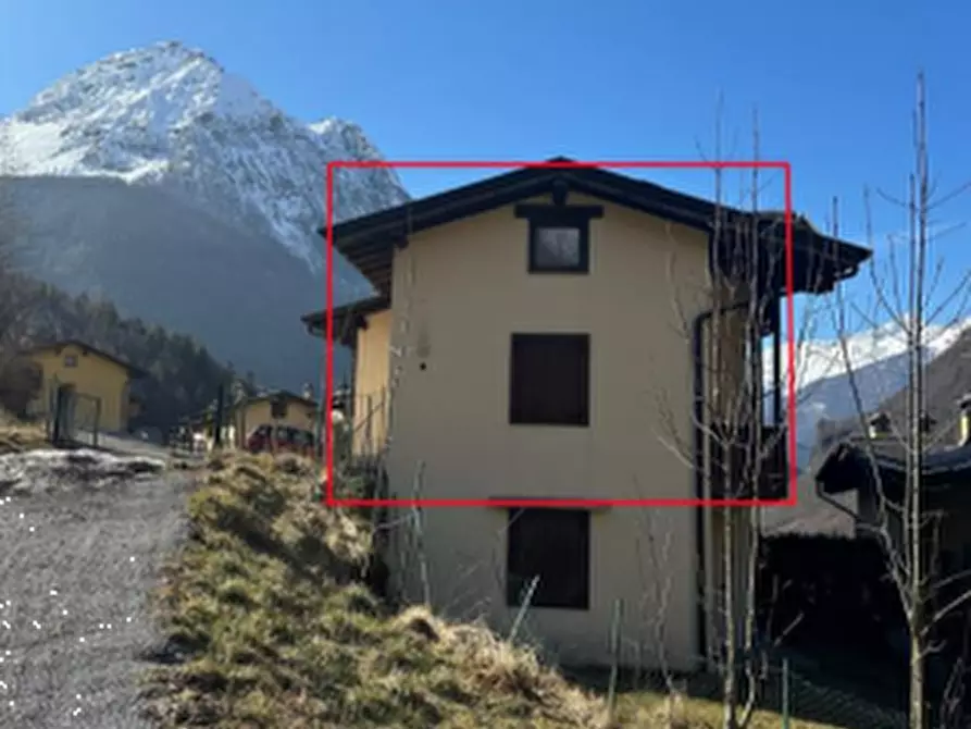 Immagine 2 di Appartamento in vendita  in Via Curò a Valbondione