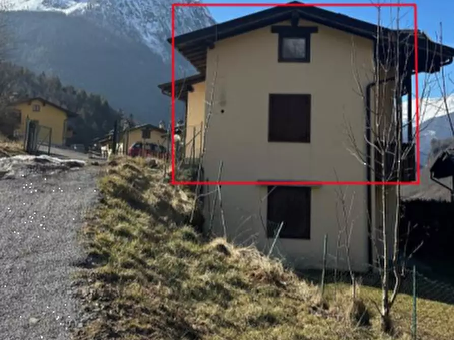 Immagine 12 di Appartamento in vendita  in Via Curò a Valbondione