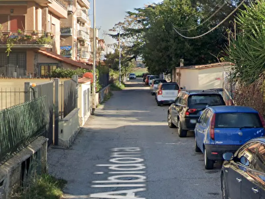 Immagine 11 di Appartamento in vendita  in Via Albidona a Roma