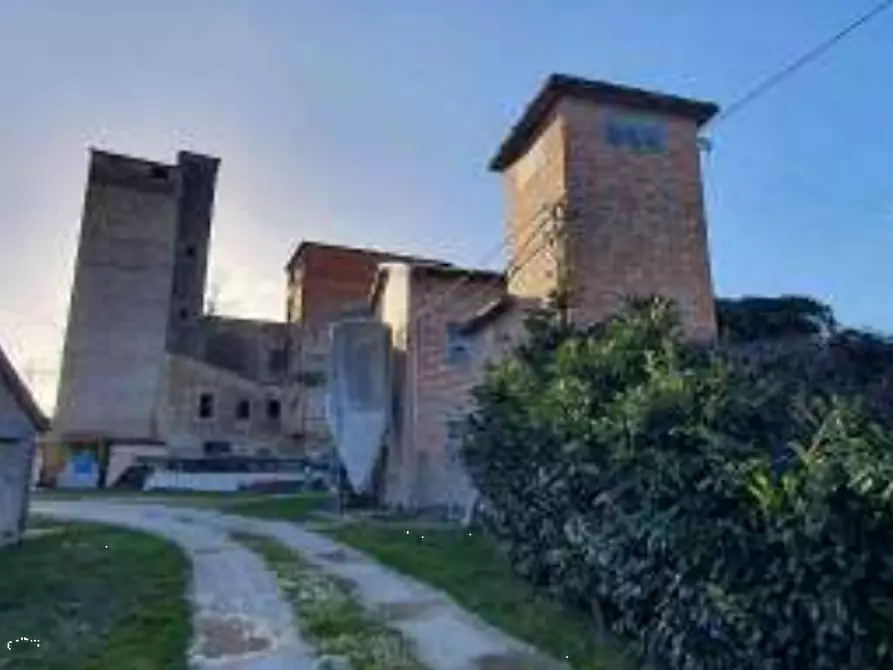 Immagine 3 di Stabile in vendita  in Via del Molino  a Castrocaro Terme E Terra Del Sole