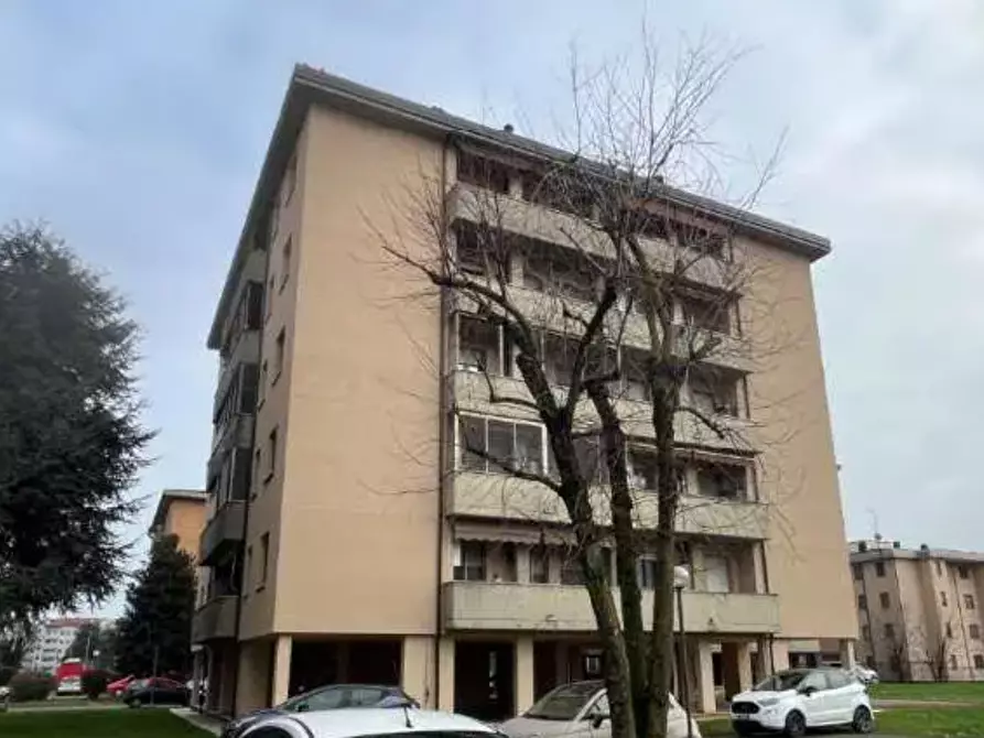 Immagine 2 di Appartamento in vendita  in Via I Maggio a Tavazzano Con Villavesco