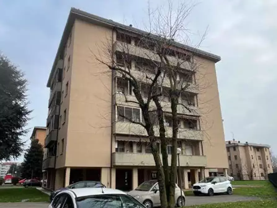 Immagine 14 di Appartamento in vendita  in Via I Maggio a Tavazzano Con Villavesco