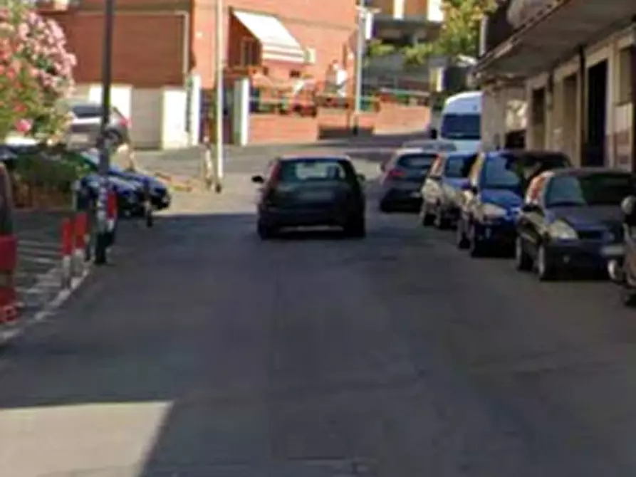 Immagine 3 di Negozio in vendita  in Via Baveno  a Roma