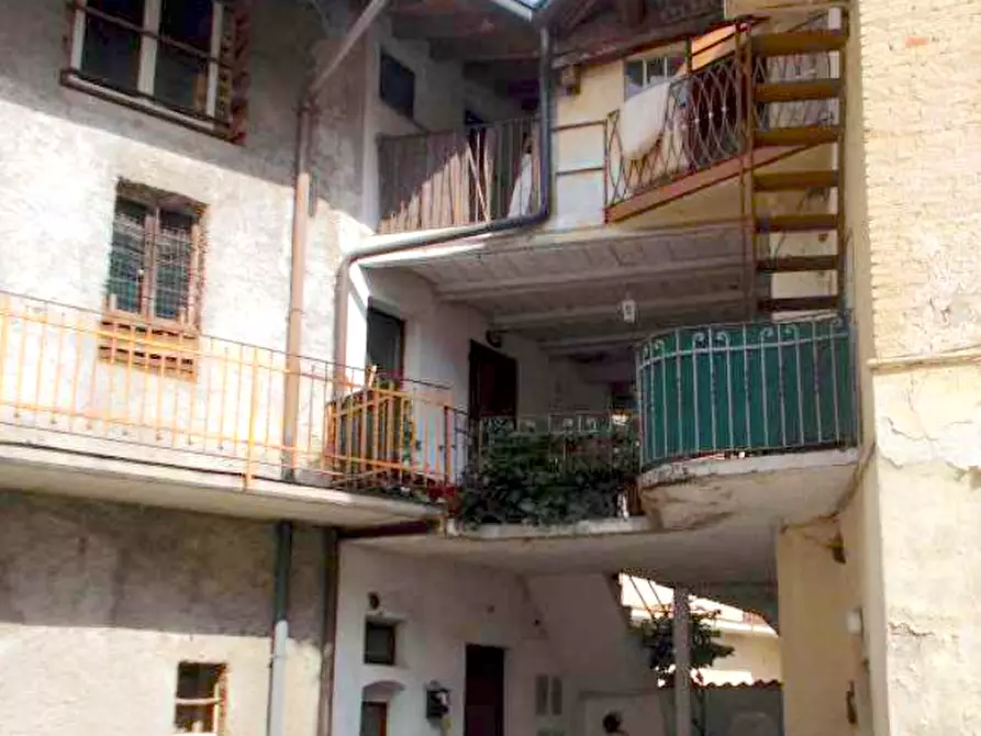 Immagine 2 di Porzione di casa in vendita  in Via Cerea a Gazzada Schianno