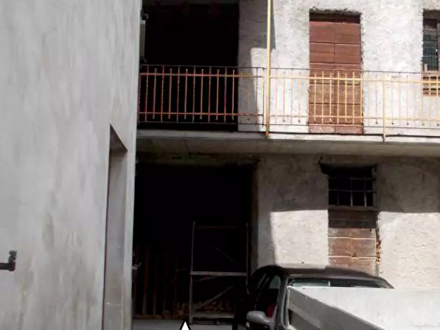 Immagine 5 di Porzione di casa in vendita  in Via Cerea a Gazzada Schianno