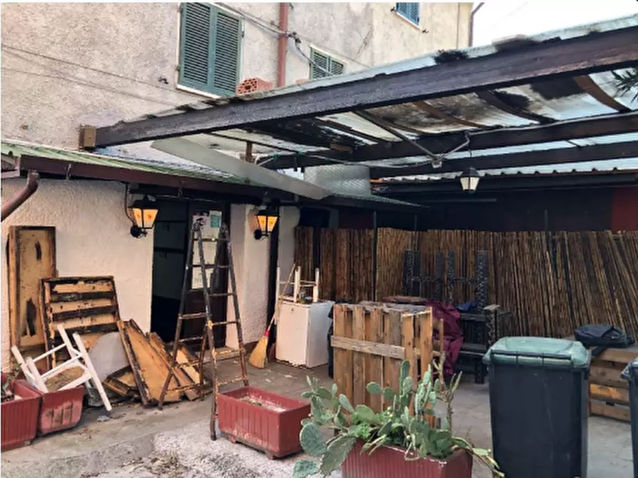 Immagine 8 di Negozio in vendita  in Via Aurelia a Carrara