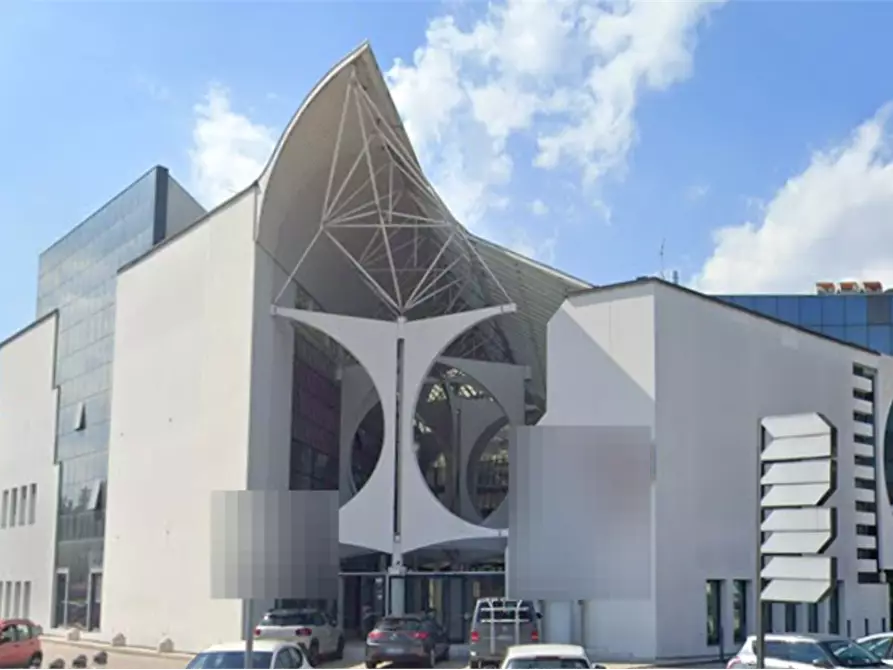 Immagine 1 di Negozio in vendita  in Viale Francesco Crispi a Vicenza