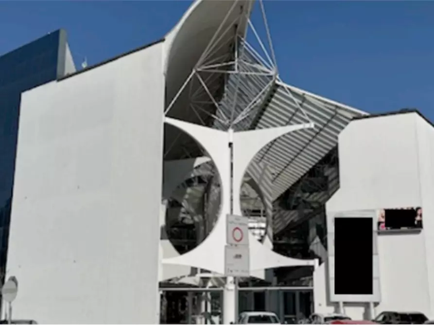 Immagine 2 di Negozio in vendita  in Viale Francesco Crispi a Vicenza