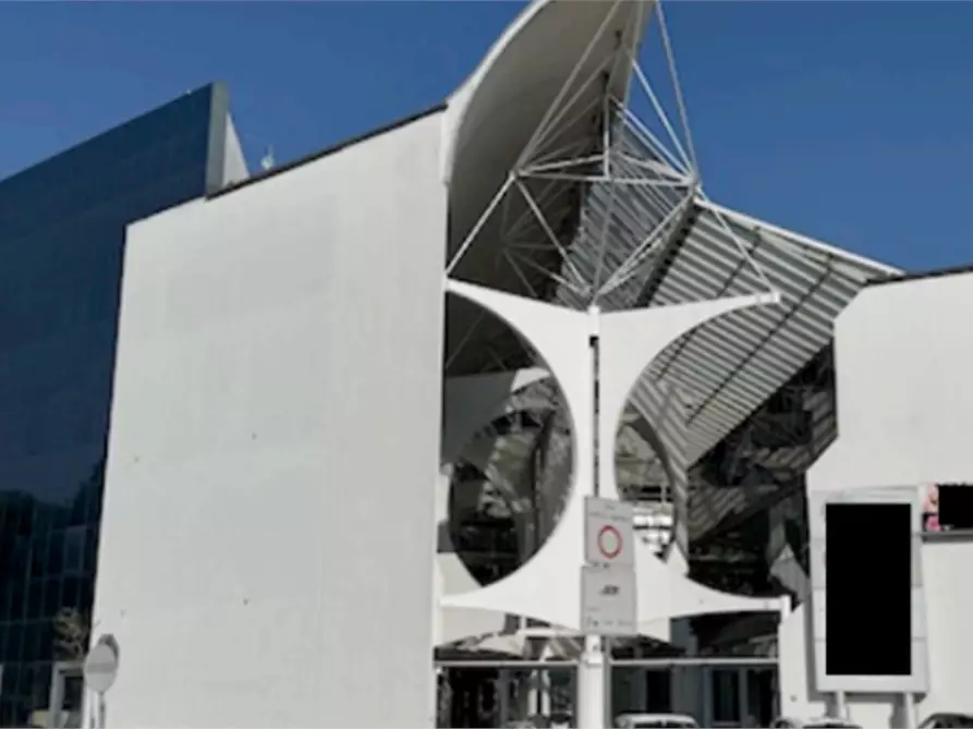 Immagine 3 di Negozio in vendita  in Viale Francesco Crispi a Vicenza