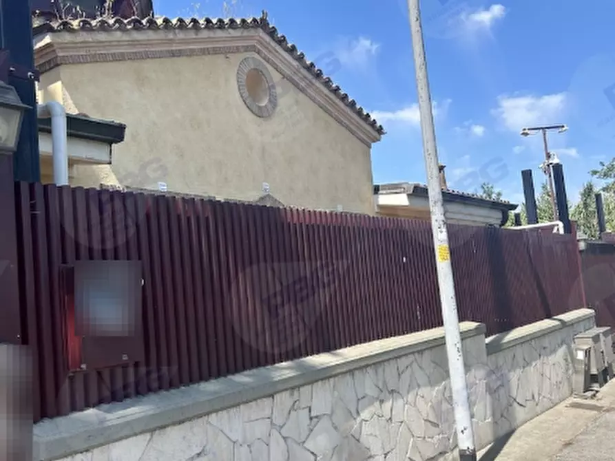 Immagine 1 di Villa in vendita  in Via di Torre Morena a Roma