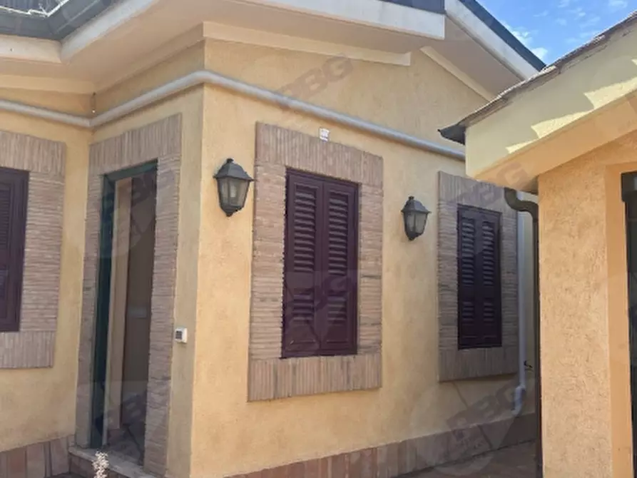 Immagine 2 di Villa in vendita  in Via di Torre Morena a Roma