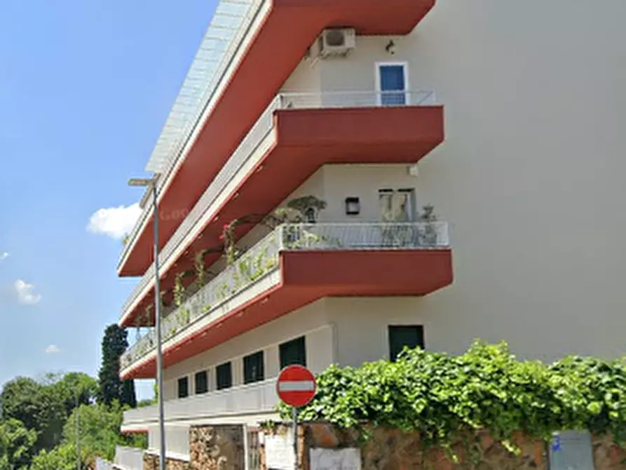 Immagine 4 di Appartamento in vendita  in Via dei Monti Parioli a Roma