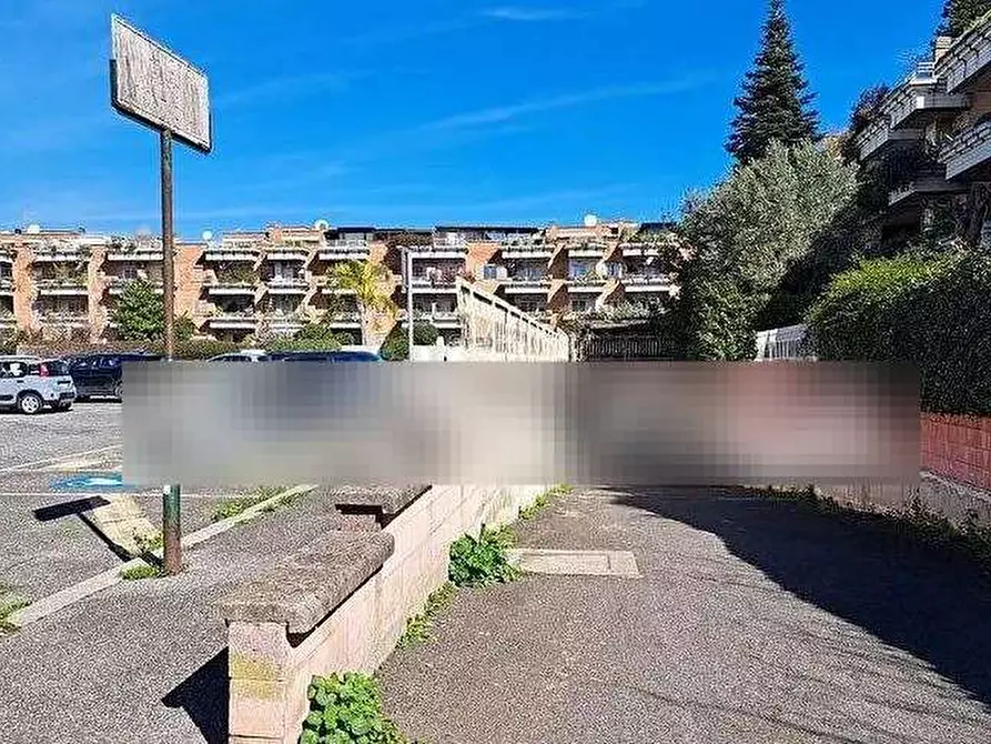 Immagine 3 di Garage in vendita  in Via Andrea Millevoi a Roma