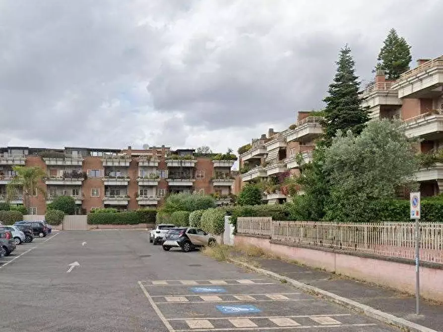 Immagine 6 di Garage in vendita  in Via Andrea Millevoi a Roma