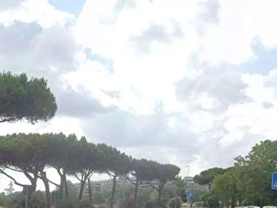 Immagine 7 di Garage in vendita  in Via Andrea Millevoi a Roma