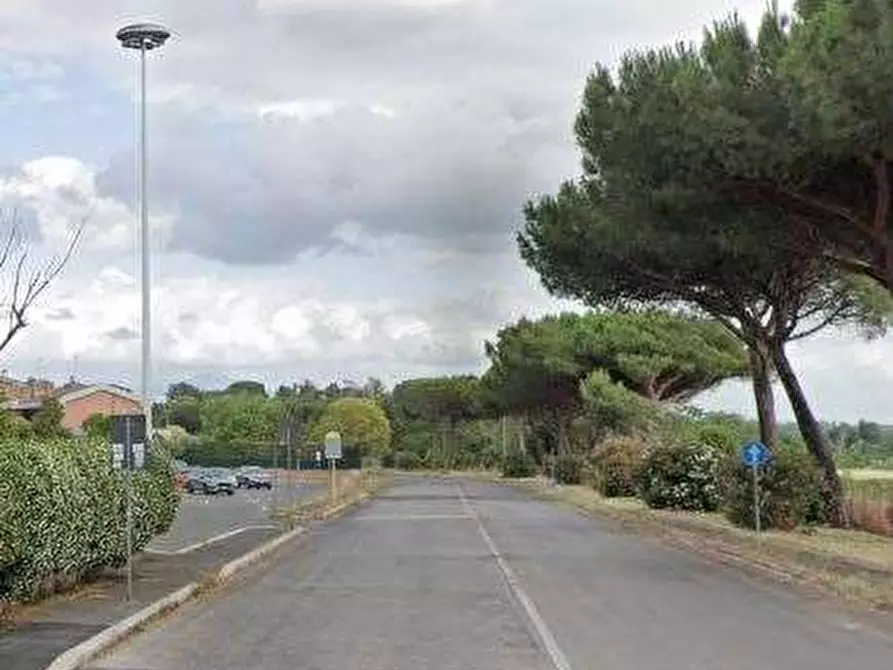 Immagine 8 di Garage in vendita  in Via Andrea Millevoi a Roma