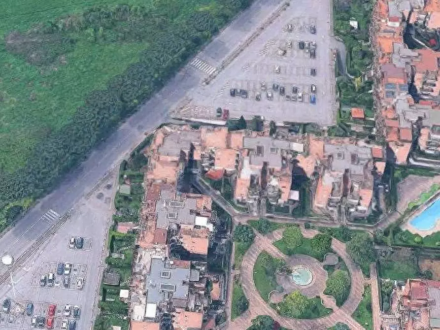 Immagine 10 di Garage in vendita  in Via Andrea Millevoi a Roma