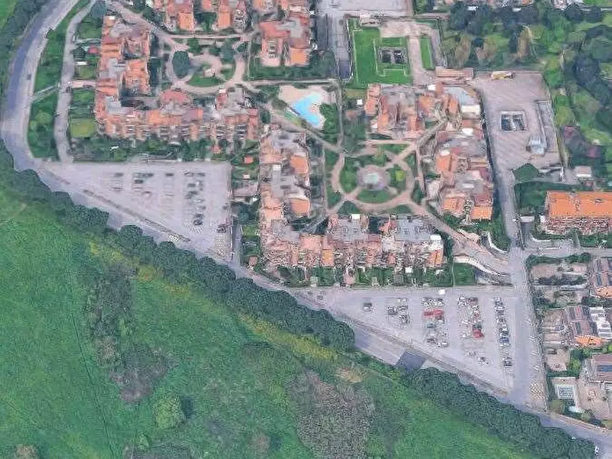 Immagine 11 di Garage in vendita  in Via Andrea Millevoi a Roma