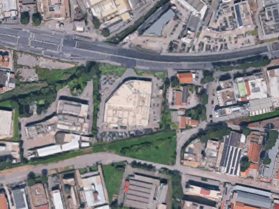 Immagine 18 di Garage in vendita  in Via Tiburtina a Roma