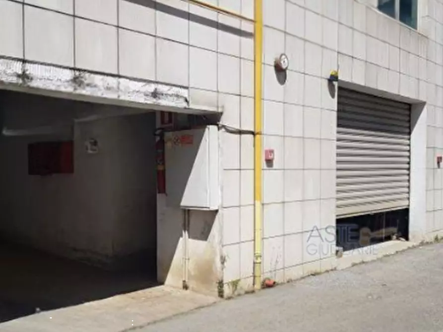 Immagine 1 di Garage in vendita  in Via Tiburtina a Roma