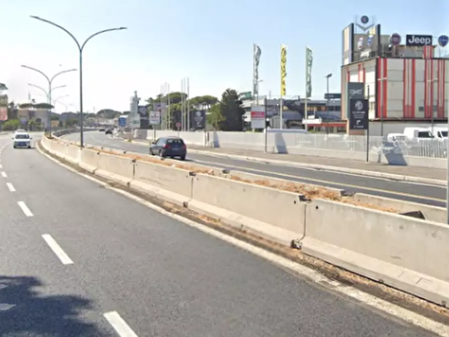 Immagine 14 di Garage in vendita  in Via Tiburtina a Roma