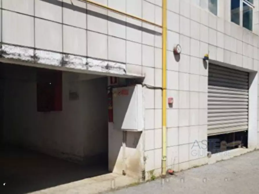 Immagine 3 di Garage in vendita  in Via Tiburtina a Roma