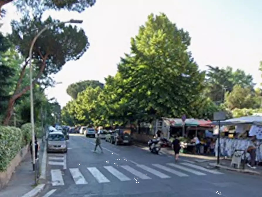 Immagine 9 di Negozio in vendita  in Via F.V. Nardelli a Roma