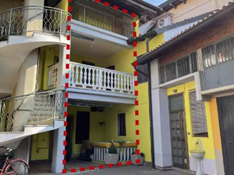 Immagine 1 di Appartamento in vendita  in Via Cesare Battisti a Cologno Al Serio