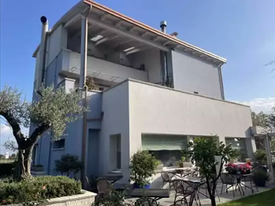 Immagine 3 di Negozio in vendita  in Viale Piceno a Fano