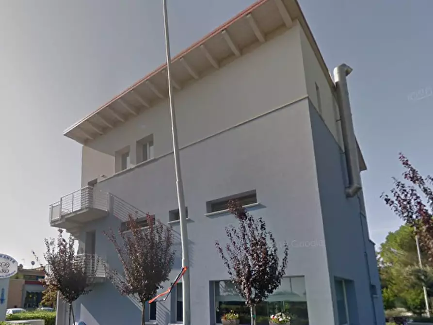Immagine 9 di Negozio in vendita  in Viale Piceno a Fano