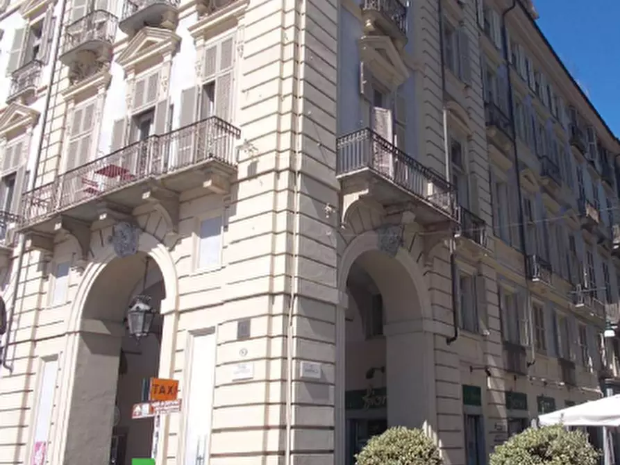 Immagine 2 di Negozio in vendita  in via Garibaldi a Torino