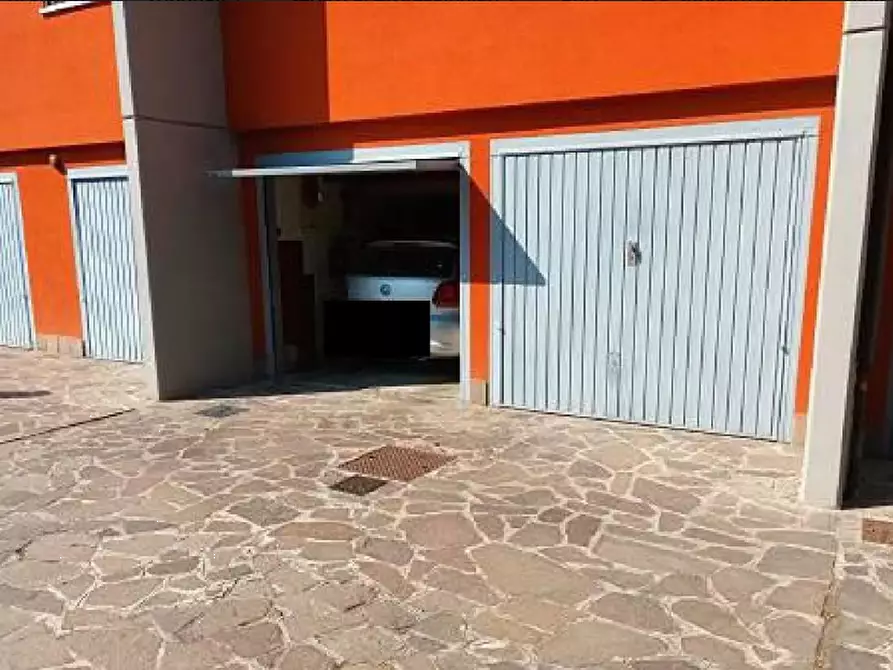 Immagine 2 di Appartamento in vendita  in Via Bazzini a Carnate