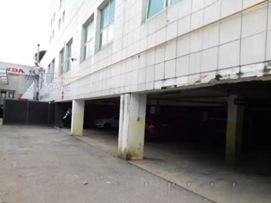 Immagine 1 di Posto auto in vendita  in Via Tiburtina a Roma