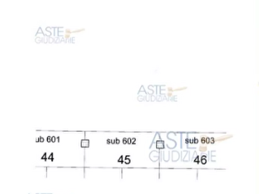 Immagine 15 di Posto auto in vendita  in Via Tiburtina a Roma