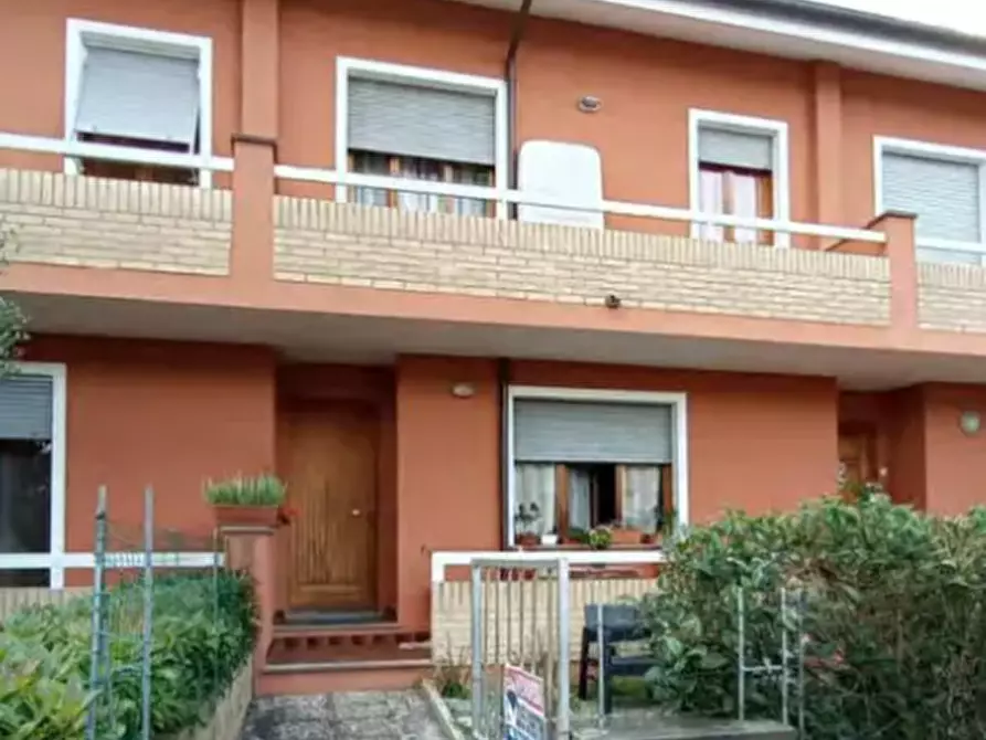 Immagine 10 di Villetta a schiera in vendita  in Via Gubbio a Colli Al Metauro