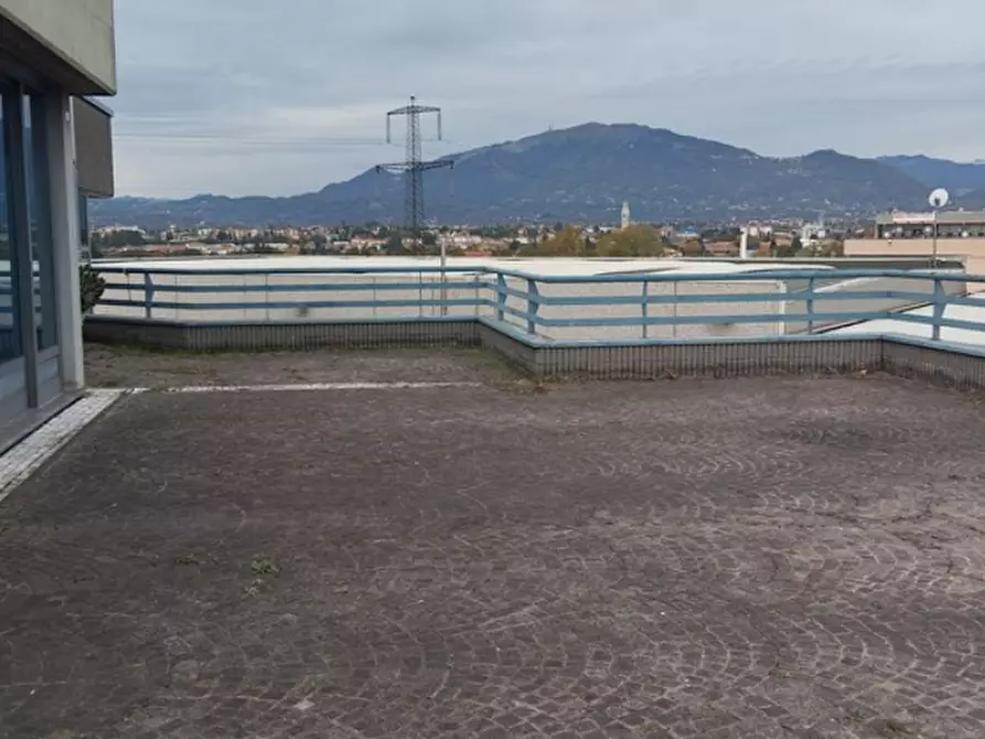 Immagine 3 di Ufficio in vendita  in via dalmine  a Curno