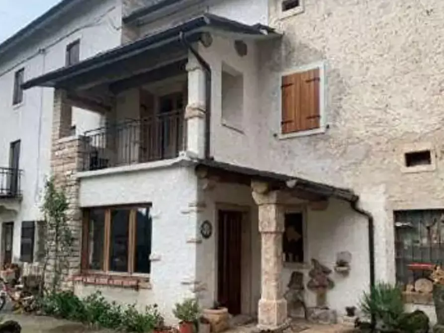 Immagine 1 di Porzione di casa in vendita  in Contrada Cenise di Sotto Valdiporro a Bosco Chiesanuova