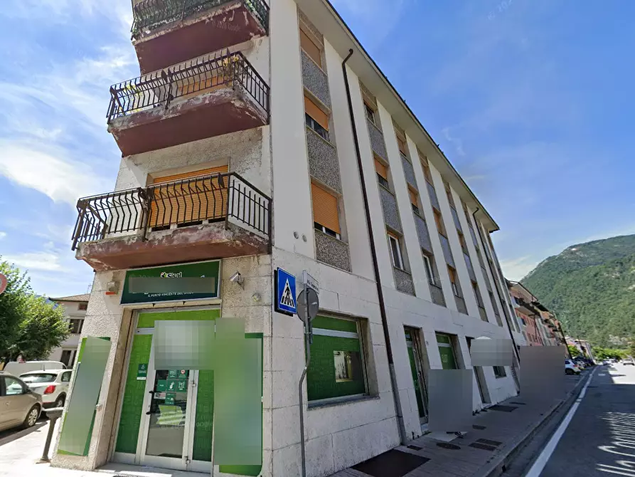 Immagine 2 di Negozio in vendita  in Piazza Centa a Tolmezzo