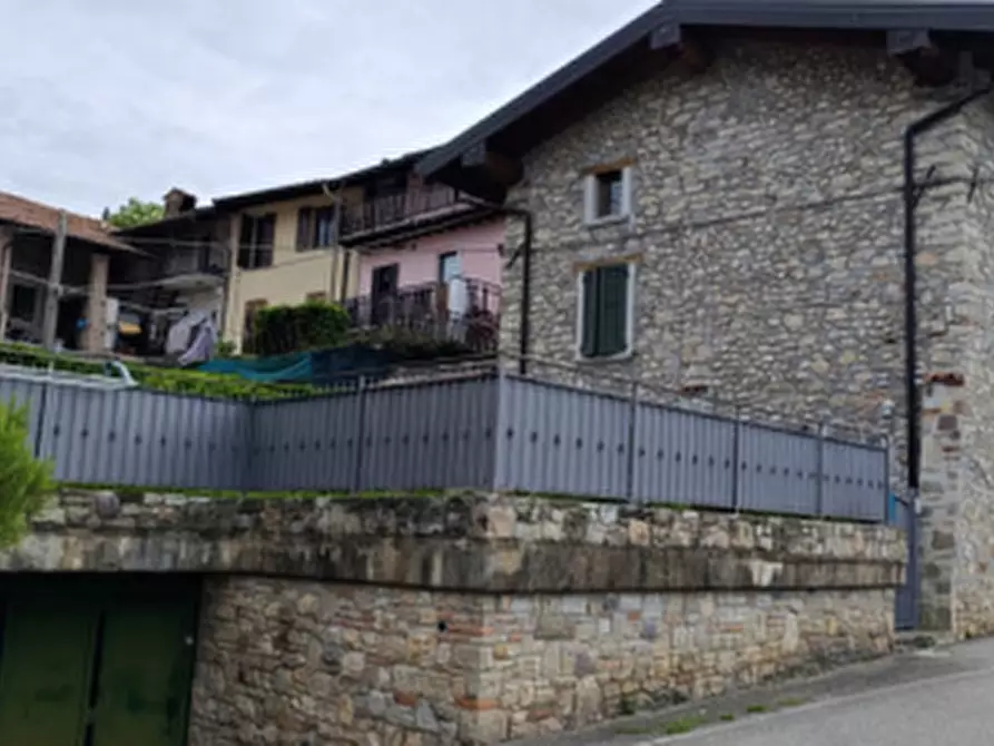 Immagine 1 di Appartamento in vendita  in Via Canova a Almenno San Bartolomeo