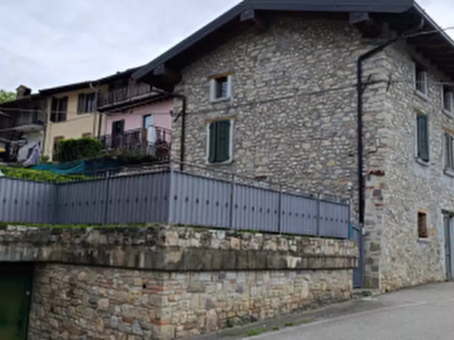 Immagine 1 di Appartamento in vendita  in Via Canova a Almenno San Bartolomeo