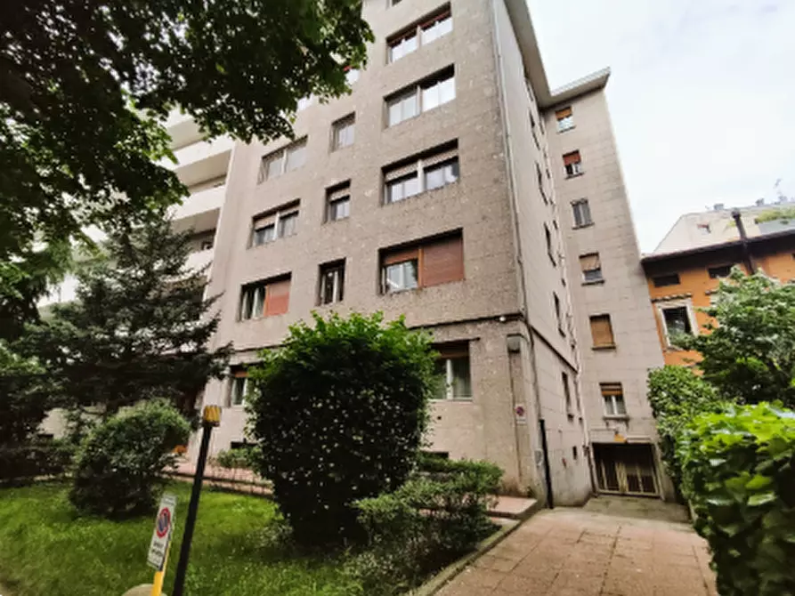 Immagine 2 di Garage in vendita  in Via Marco Volpe a Udine