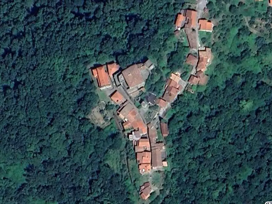 Immagine 20 di Appartamento in vendita  in Via Fuori le Mura a Bagnone