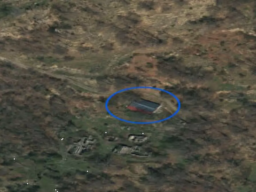 Immagine 4 di Magazzino in vendita  in Località vilaggio Aracci-Groppo di Sopra a Zeri