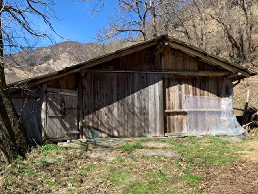 Immagine 1 di Magazzino in vendita  in Località vilaggio Aracci-Groppo di Sopra a Zeri