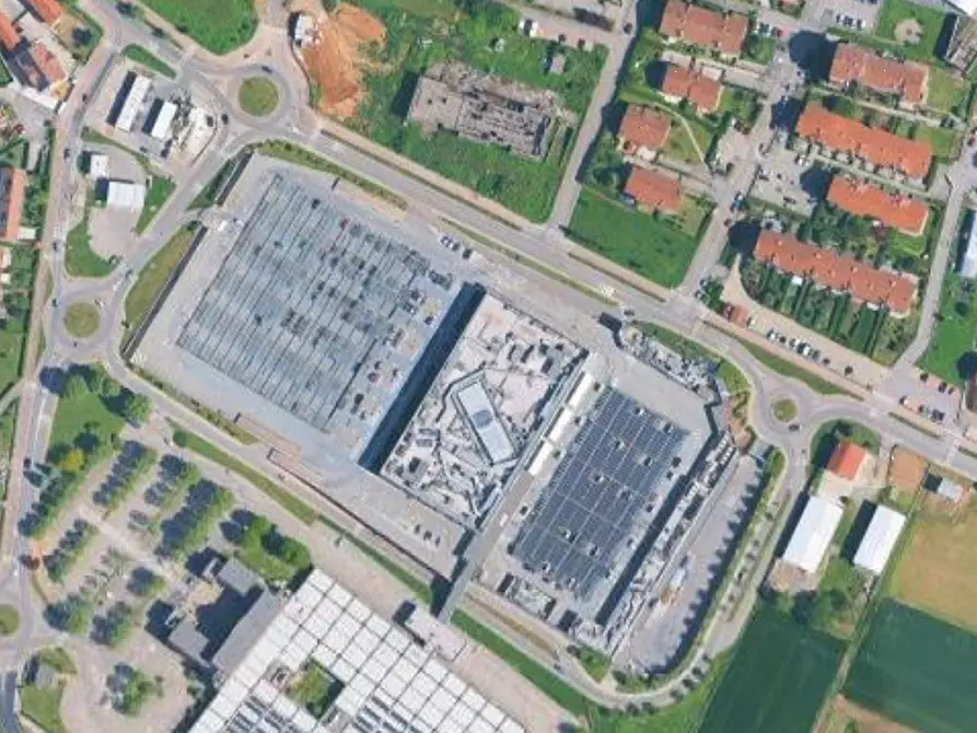 Immagine 7 di Negozio in vendita  in Via Conte Rossi di Montelera  a Chieri